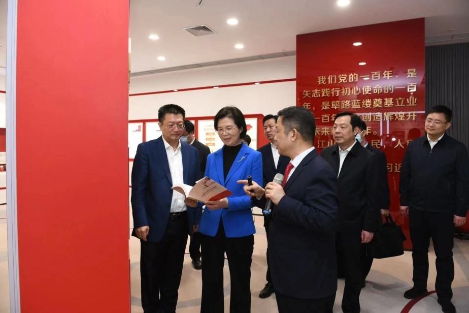 江蘇省委常委、組織部部長(zhǎng)沈瑩調(diào)研紅豆2
